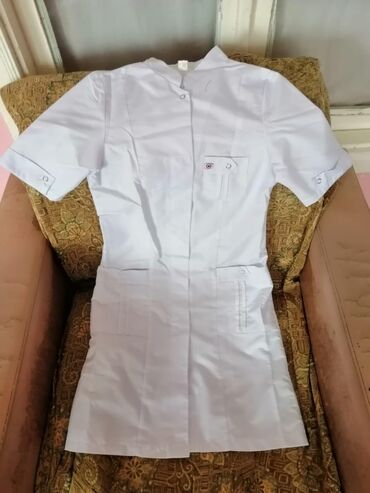 Tibbi geyim: Salam aleykum Ağ rəngde az geyinilmiş tibbi xalatlar ve başqa tibbi — 9