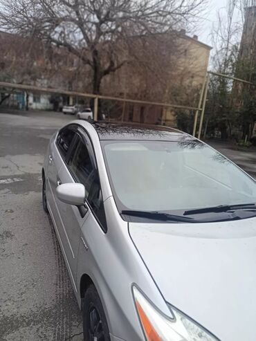 авто на прокат без залога: Toyota Prius: 1.8 l | 2013 il Sedan