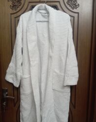 sleepy 1 nomre qiymeti: Ağ rəngli hamam xalatları 2 ədəddir. Az istifadə olunub