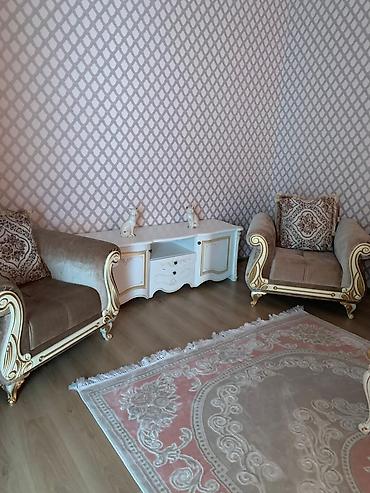 limon sam agaci: Klassik üslubda qonaq otağı mebel dəsti. Tərkibi: - 3 nəfərlik divan — 3