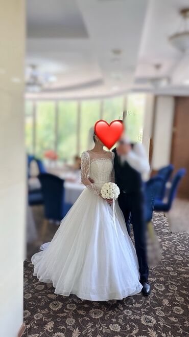 свадеб платье: Свадебное платье силуэта принцесса - Белоснежное, пышная юбка из