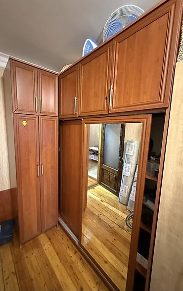 Dəhliz üçün çoxfunksiyalı şkaf-komplekt satılır. Model L formalı