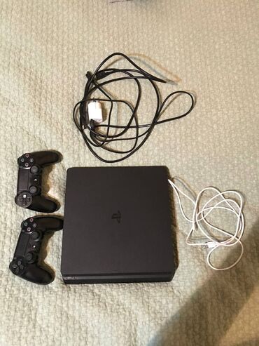 PS4 (Sony PlayStation 4): Продаю пс4 Слим 1000гб в идеальном состоянии (лучше вариант вряд ли