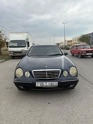 e300 mercedes: Mercedes-Benz E-Class: 2.2 l | 2001 il Sedan — 1