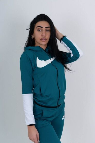 Gornji i donji deo: Cena 2,900
Mokra likra S, M, L, XL
8 boja — 20