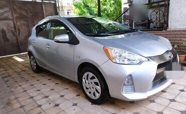 тайота авенсис: Toyota Prius: 2015 г., 1.5 л, Автомат, Гибрид, Хэтчбэк