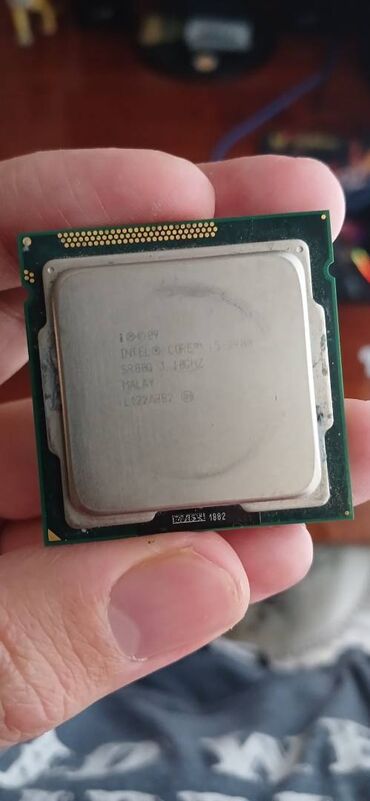 diz üstü kamputer: Prosessor Intel Core i5 2400, 3-4 GHz, 4 nüvə, İşlənmiş
