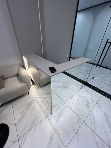 Стойки ресепшн: Столы ресепшен Администраторский стол Кассовый стол Занимаемся — 23