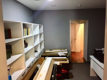 Digər kommersiya daşınmaz əmlakı: Öfis Yusif Səfərov küç.də yerkəşir.Giriş qapısı maqistral yola — 12