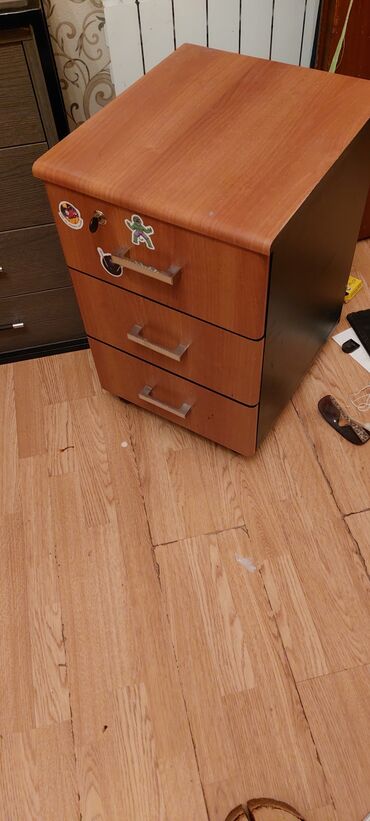 Ofis dolabları: Ofis üçün dolab müdür mebeli tək oturacaqlar Şüşəli dolab sənəd -da lalafo.az — 22 Ofis dolabları: Ofis üçün dolab müdür mebeli tək oturacaqlar Şüşəli dolab sənəd — 22