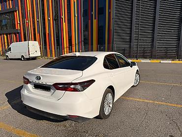 lexus ct 200: Toyota Camry: 2.5 l | 2021 il Sedan — 4