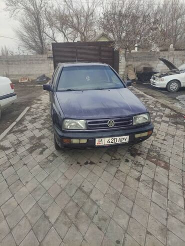 Volkswagen: Volkswagen Vento: 1993 г., 1.8 л, Механика, Газ, Седан