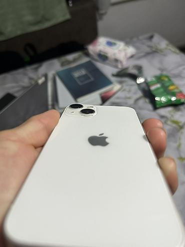 оригинальные аирподсы 1: IPhone 13белый цвет (Starlight). Компактный корпус с плоскими гранями — 2