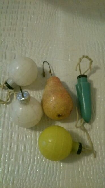 Yeni il oyuncaqları və bəzəkləri: Ёлочные игрушки. Каждое фото по 3 маната. Есть ещё ёлочные игрушки — 3