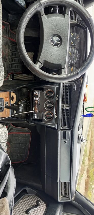 Mercedes-Benz: Mercedes-Benz 190 (W201): 1.8 l | 1991 il Sedan — 5