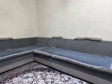 тройка диван: Угловой диван, цвет - Серый, Б/у