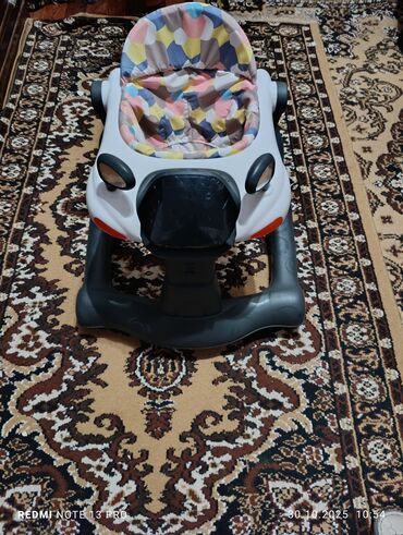 автокресло chicco i move: Детские ходунки в виде машинки. - Конструкция: широкая устойчивая