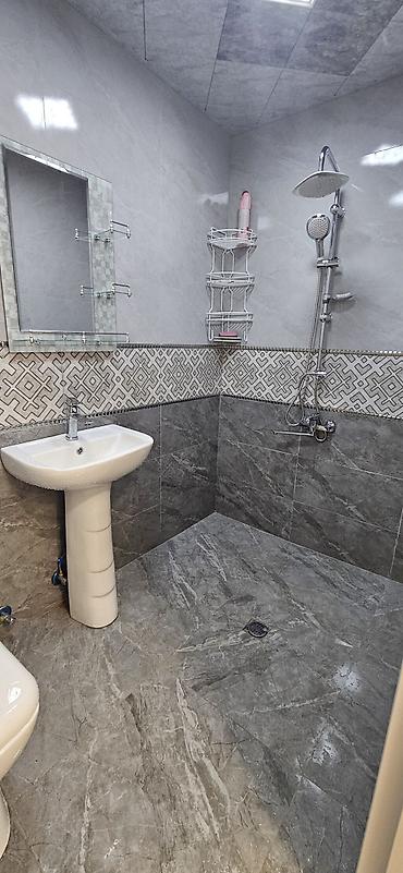 hovsanda satilan evler: Xırdalan Yeni Bazarın girişi,Dostlar MTK yeni tikili binanın 2ci — 3