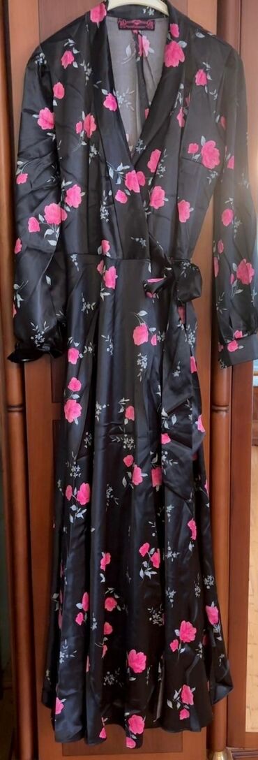 Ziyafət donları: Ziyafət geyimlərinin satışı her rengde var. Qiymetler ferqlidi. 15 azn — 11