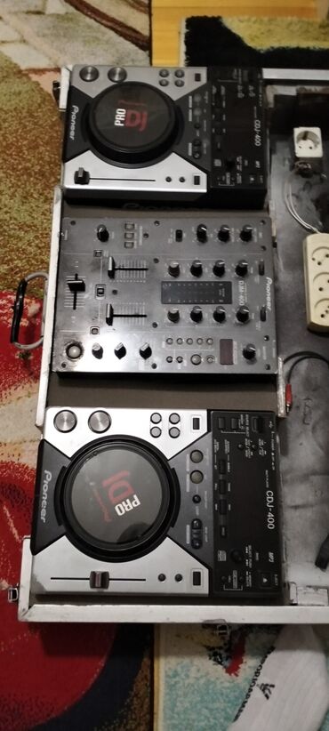 6 струнная укулеле: Pioneer DJ seti – CDJ-400 + DJM-400 Komplekt: - 2 ədəd Pioneer