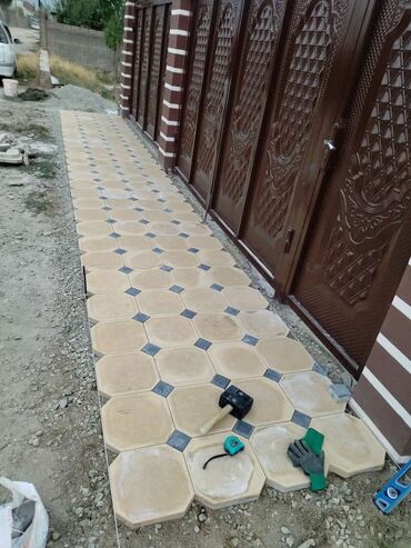 Укладка плитки: Укладка брусчатки качественно гарантия. Бордюры арычки. Замер — 17