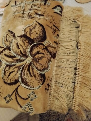 Parçalar: Məhsul: Ev tekstili dəsti Təsvir: - Çarpayı üzü və dəst parçaları — 3