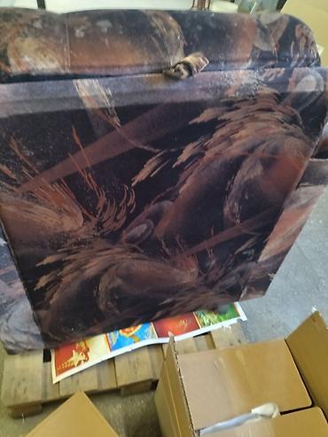 Мягкие кресла: Кресло - кровать с мягкой обивкой и подлокотниками. Обивка выполнена — 9