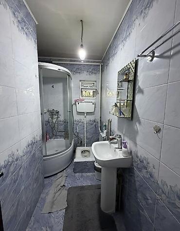 Продажа коттеджей и домов: 4 комнаты, 4 м², 4 соток, Бишкек, Ак-Ордо 3 ж/м Собственник — 13