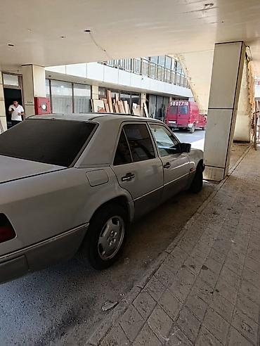 Mercedes-Benz E-Class W124 sedan - Kuzov: sedan, gümüşü rəng - Salon
