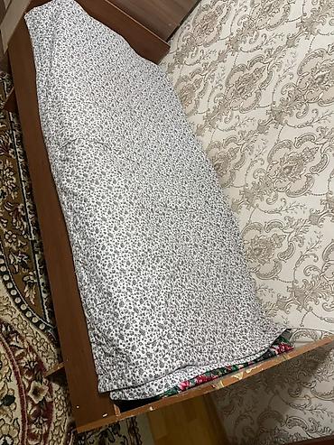 одно спалный кровать: Односпальная кровать с бортами - Классическая деревянная основа в — 1