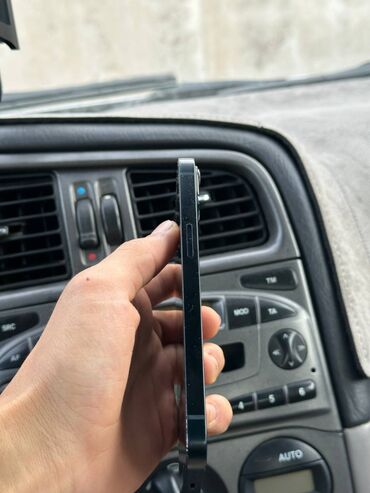 Apple iPhone: IPhone 13, Б/у, 128 ГБ, Midnight, Чехол, Кабель, 74 % — 5