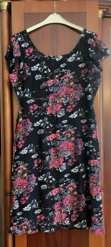 Ziyafət donları: Ziyafət geyimlərinin satışı her rengde var. Qiymetler ferqlidi. 15 azn — 4