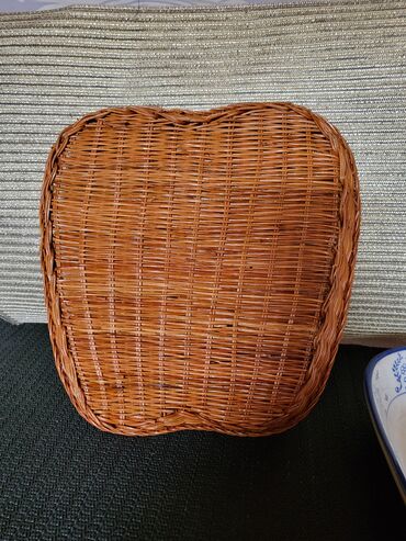 Činije: Posuda nova,vintaz porcelanska sa korpom. Nova posuda univerzalna,sve na lalafo.rs — 12 Činije: Posuda nova,vintaz porcelanska sa korpom. Nova posuda univerzalna,sve — 12