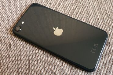 Apple iPhone: IPhone SE 2020, Б/у, 64 ГБ, Черный, 75 %
