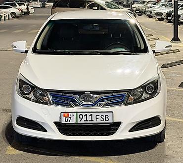 BYD E5: 2019 г., Электромобиль, Седан