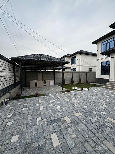 Продажа коттеджей и домов: Современный двухэтажный дом с благоустроенным двором и просторными — 1