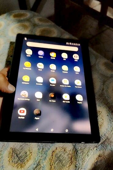 Samsung: Lenova Android əməliyyat sistemi ilə işləyən planşet.ə. Arxa