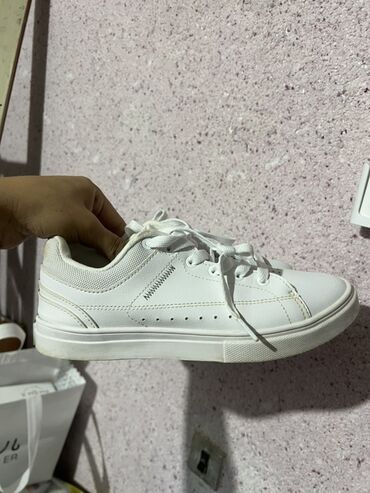 спортивные женские кофты: Оригинал Lining Белые кеды-унисекс, классический минималистичный