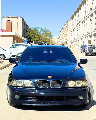 bmw 3 серия 318ci at: Model: Sedanın ön görünüşü, tünd mavi rəng. Kuzov və dizayn: - E39