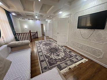 Продажа коттеджей и домов: Просторный двухэтажный дом с ухоженным зеленым участком. - — 48