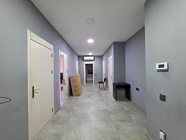 sultan ofis: Ağ Şəhərdə ofis icarəyə verilir Ünvan: Ağ Şəhər Sahə: 25 m² Qiymət — 3
