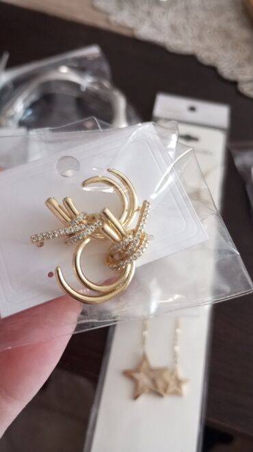 Hoop earrings, Material: Gold