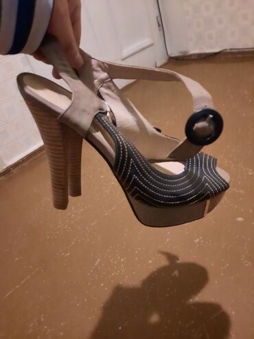черная пантера для похудения: Qadın platformalı sandal - Model: Açıq burunlu, zolaqlı dizaynlı