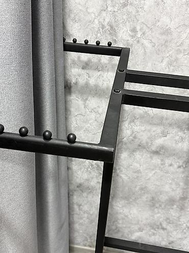 Mağaza avadanlığı: Metal geyim asqısı/çoxşaxəli vitrin stendi - Material: qalın divarlı — 4
