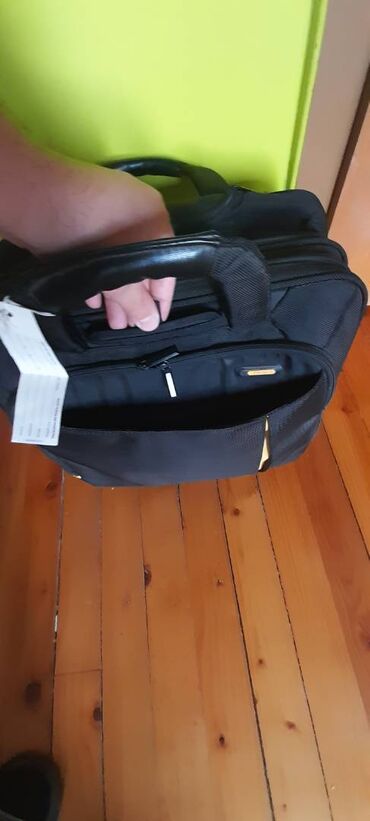 Putni koferi i torbe: Odlicna Targus torba za putovanje avionom, ima dosta pregrada, pa moze — 3