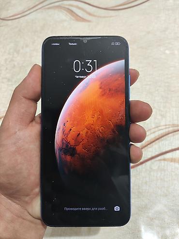 реалми 9: Смартфон Redmi (синего цвета) - Экран: безрамочный с каплевидным — 4