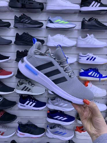 Кроссовки и спортивная обувь: Кроссовки мировых брендов Мы уже 7 лет радуем клиентов оригинальной at lalafo.kg — 2 Кроссовки и спортивная обувь: Кроссовки мировых брендов Мы уже 7 лет радуем клиентов оригинальной — 2