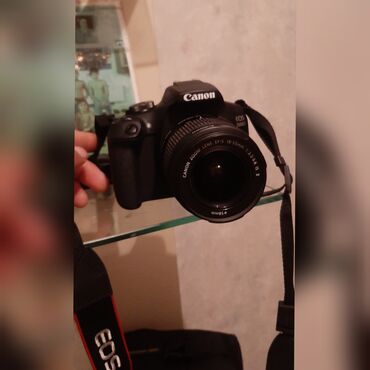 зеркальный фотоаппарат canon eos 70d body: Canon 2000d üstünde yadaş kartı sumkası adapteri bataryası 3 4 dəfə