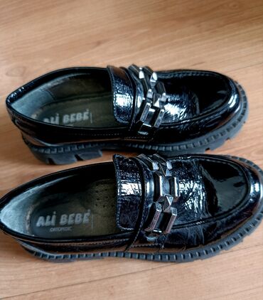 кожа обувь: Детские лоферы и зимние ботинки. Оба из натуральной кожи 1000с. Размер