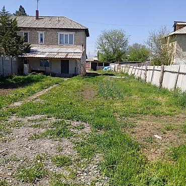 Продажа коттеджей и домов: 7 комнат Продаётся двухэтажный кирпичный дом с участком. Основные — 6